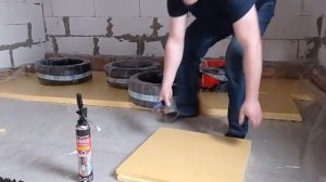 Укладываю утеплитель под теплый пол. Продолжаем работу по дому