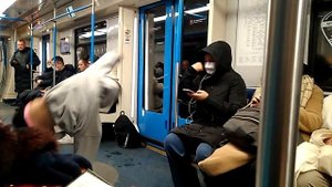 В московском метро не соскучишься....)))
