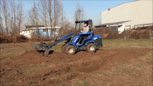 Челюстной ковш и ковш высокой выгрузки на минипогрузчике MultiOne.