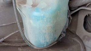 ГДЕ НАХОДИТСЯ И КАК СНЯТЬ БОЧОК ОМЫВАТЕЛЯ ЛОБОВОГО СТЕКЛА Mitsubishi Galant 6