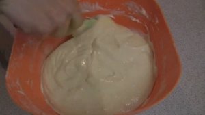 БЫСТРЫЙ ПИРОГ НА КЕФИРЕ С ЗАМОРОЖЕННЫМИ ЯГОДАМИ