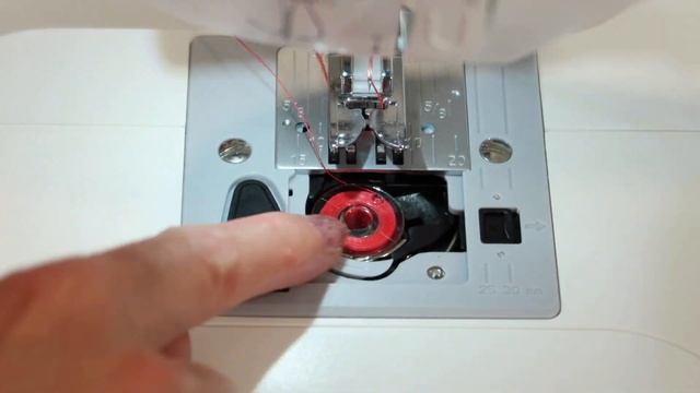 Singer Simple 3337 6 Inserting a Bobbin смотреть онлайн