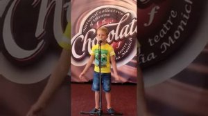 Булочка с творогом стоит недорого