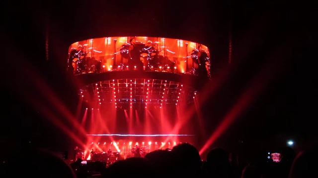 Queen - Another One Bites the Dust - Royal Arena - Copenhagen 22. november 2017 смотреть онлайн