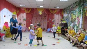 Танец "Золотые листики".