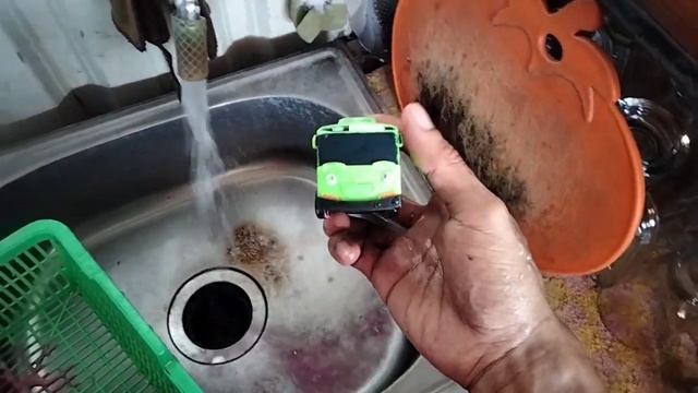 MEMBERSIHKAN MAINAN MOBIL MOBILAN TRUK MOLEN TRUK CRANE TRUK TANGKI MOBIL TRUK BUS TAYOmainan