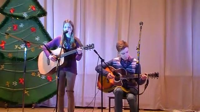 Девочке 15 лет. Прекрасный вокал, авторское исполнение. смотреть онлайн