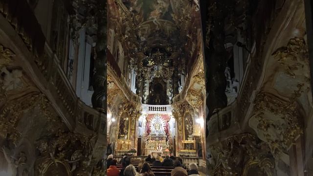 Найстаріша церква Мюнхена Asamkirche