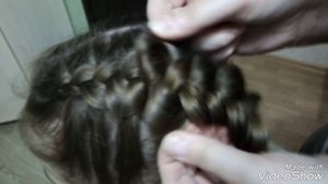 Коса "дракончик" наоборот с вытягиваем косы.