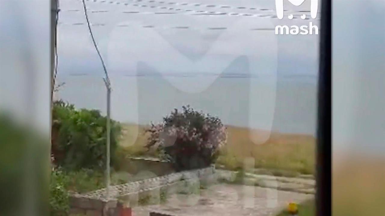 Очевидцы публикуют в Сети кадры перехвата ракеты противника средствами ПВО в Крыму