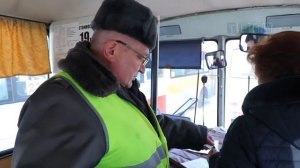 Сотрудники Ространснадзора с автополицейскими проверили рейсовые городские автобусы.