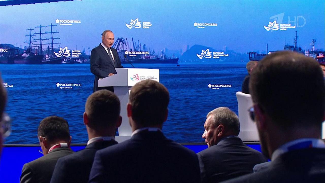 Владимир Путин заявил, что Россия справляется с экономической агрессией Запада