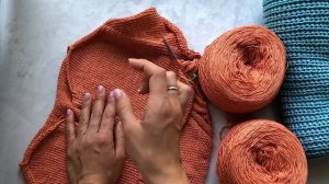 ВЯЗОВЛОГ. Вяжу платье с воротником поло спицами и снимаю для вас МК. Реглан-погон сверху с ростком.