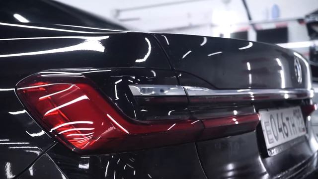 Полируем, тонируем стекла и оклеиваем детали антихромом BMW 750