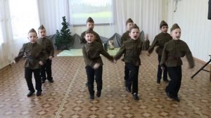 Песня «Раз, два левой»