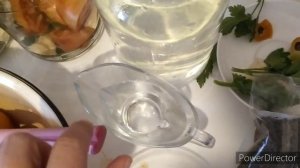 Бурые помидоры с чесноком и петрушкой