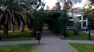 Где пьют минеральную воду в центре Сочи. Бесплатно.?