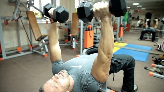 Как правильно дышать во время силовых упражнений? смотреть онлайн