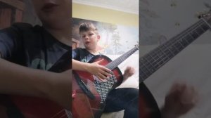 Классная мелодия на одной струне для новичков на гитаре.