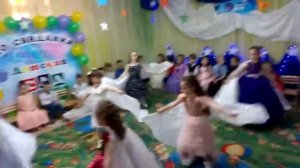 Танец с крыльями на выпускной в детском саду