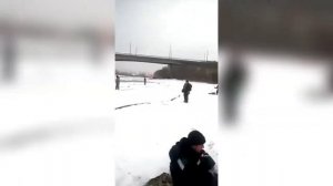 Катер на воздушной подушке обломал всю рыбалку рыбакам