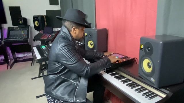 Akai MPC One The All New Backpack HitMaker!!!! смотреть онлайн