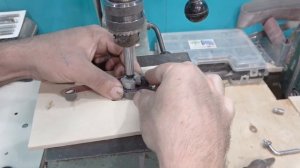 Лайфхак для удержания круглой детали при сверлении | Radugagrad