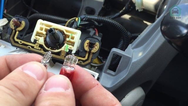 C1/107/Aygo dashboard bulb change смотреть онлайн
