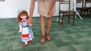 Советская игрушка кукла, которая ходит