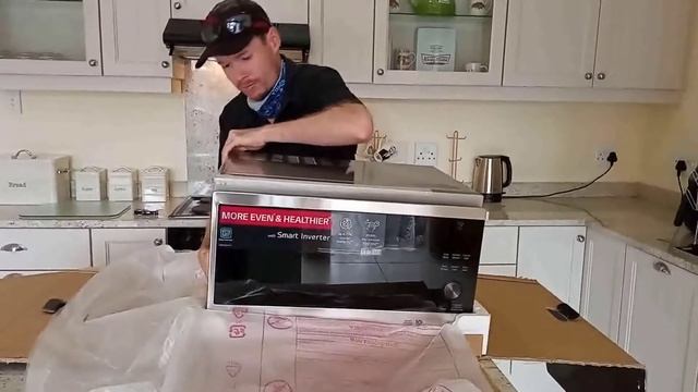LG Smart Inverter Convection Microwave Oven Unboxing смотреть онлайн