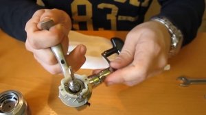 Обслуживание катушки Daiwa regal. Ремонт стопора катушки для спиннинга.