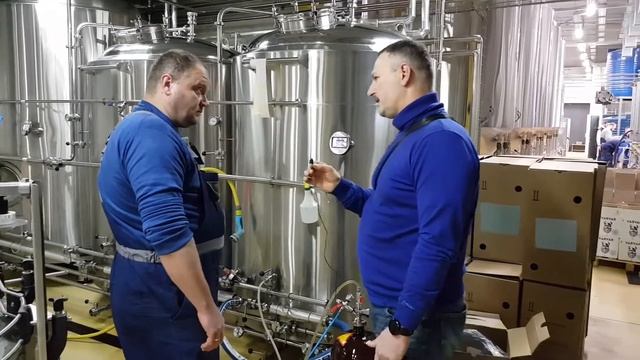 Розлив пива в ПЭТ КЕГ на Varvar Brew // Комментарии про налив в ПЭТ смотреть онлайн