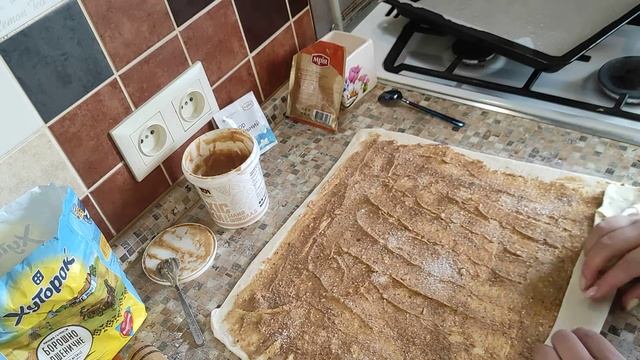#булочки #слоенноетесто Булочки с арахисовой пастой.Быстро,вкусно,доступно.