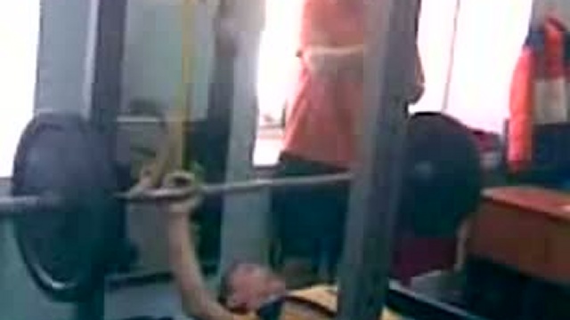 Вес 48кг - Жмёт 52кг - 13 лет. смотреть онлайн