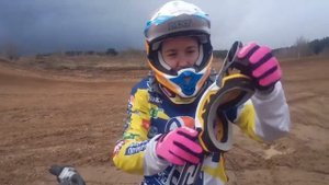 Анастасия Нифонтова тестирует электромотоцикл DELLER