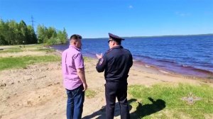 Участковый рассказал, кто помог спасти детей на озере в Сургутском районе
