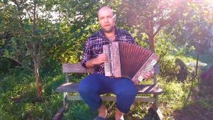 Песня под гармонь "Стояла ветхая сосна". Поёт Иван Уваркин. Russian folk song