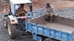 Нереально музыкальный Индийский  трактор)))