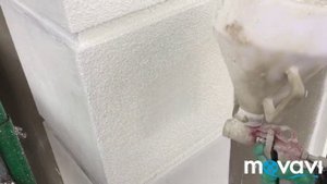 Напыление Хоппером камешковой декоративной штукатурки на пенопластовые карнизы, русты и колонны