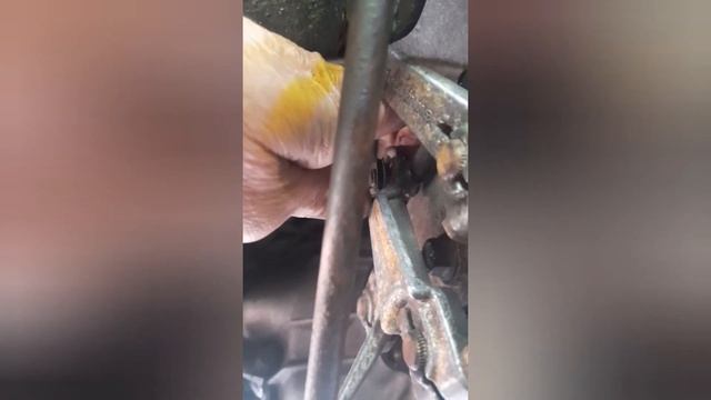 Mercedes T1 207d, replacing gear selector arm bushes. смотреть онлайн