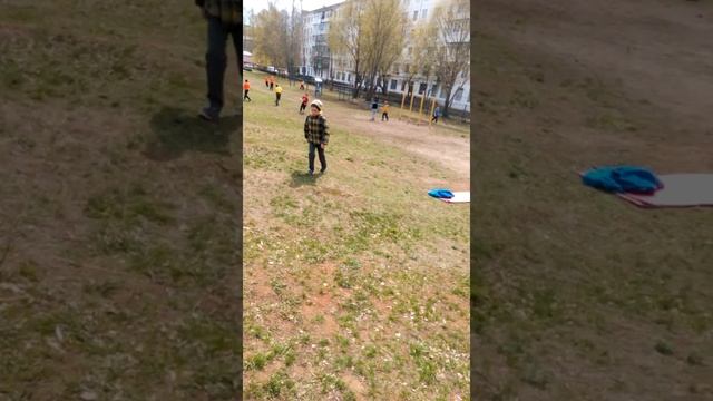 Чайковский, урок физкультуры у первоклассников, температура 11°C (16 мая 2017) смотреть онлайн