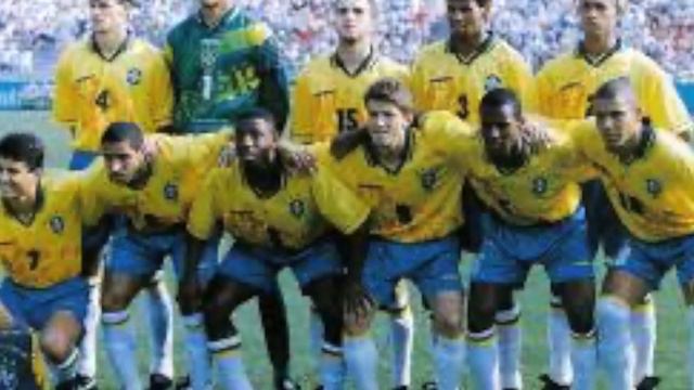 QUANDO RONALDO GIOCÒ CON LA MAGLIA DI RONALDINHO смотреть онлайн