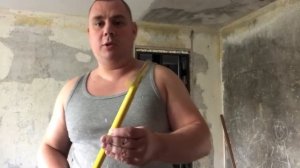 Снятие побелки с потолка первый раз скребком