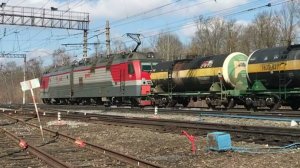 Электровоз 2ЭС5К Ермак №350 с наливным поездом прибывает на станцию Окская
