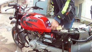 Как снять топливный бак на Bajaj Boxer 125/150