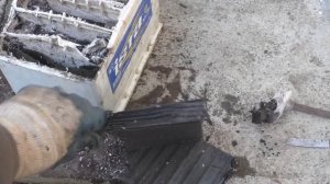 Разборка автомобильного аккумулятора