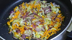 Куриные желудки с овощами