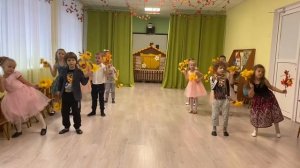«Пришла к нам в гости Осень» Вход на праздник Осени в детском саду. Подготовительная группа