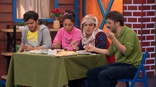 Paraver Evren (131.Bölüm) - Çok Güzel Hareketler 2 смотреть онлайн