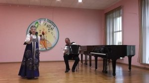 Р.н.п. « Рыбенька-плотвиченька», р.н.п. «Барыня»  исполняет Анна Кирилина.